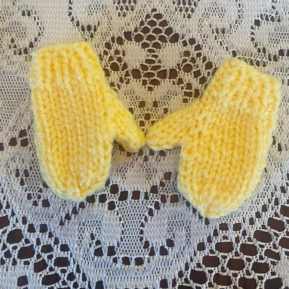 Hand-Knitted Leprechaun Set - Picture 5 of 6